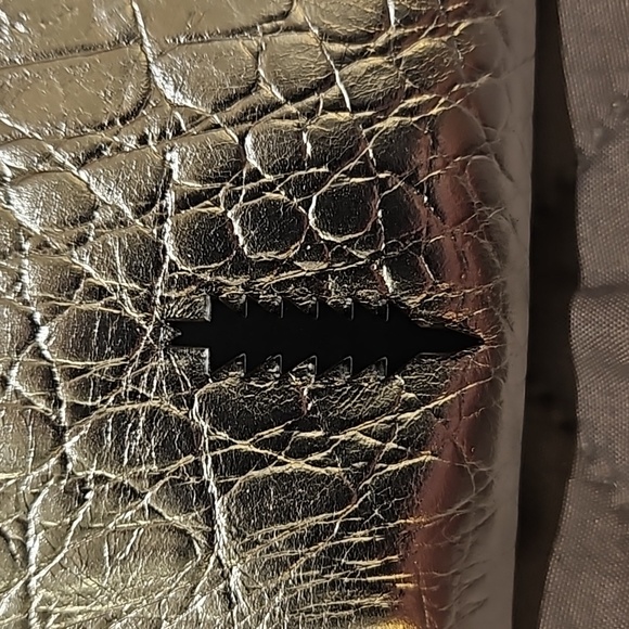 Thacker Crossbody Bag - Picture 3 of 16